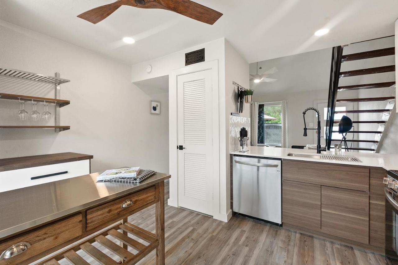 Contemporary Couples Getaway Near Austin Favorites - Loft 21 아파트 외부 사진
