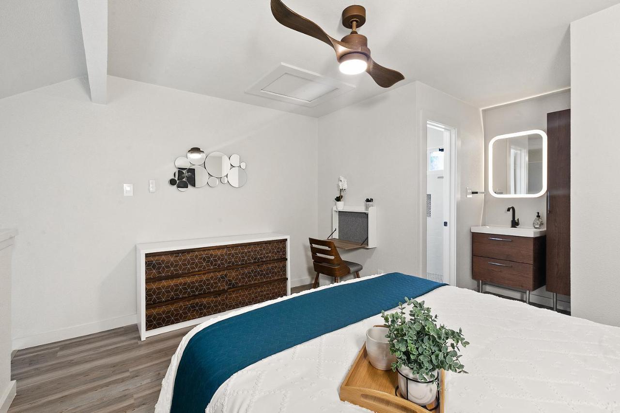 Contemporary Couples Getaway Near Austin Favorites - Loft 21 아파트 외부 사진